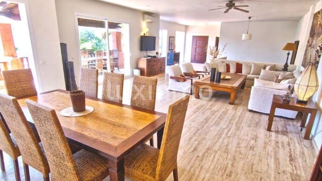 5 soverom Villa til salgs i Ibiza by med svømmebasseng garasje - € 4 300 000 (Ref: 8824560)