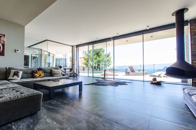 4 makuuhuone Huvila myytävänä paikassa Altea mukana uima-altaan 
autotalli - 2 650 000 € (Ref: 8824581)