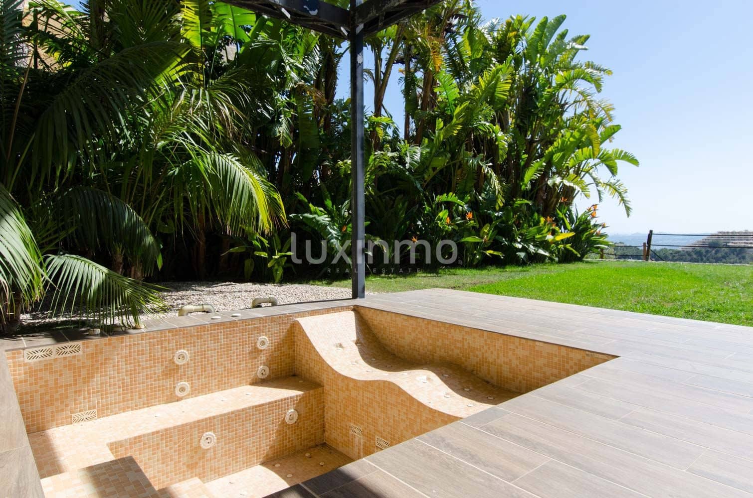 4 makuuhuone Huvila myytävänä paikassa Altea mukana uima-altaan 
autotalli - 2 650 000 € (Ref: 8824581)