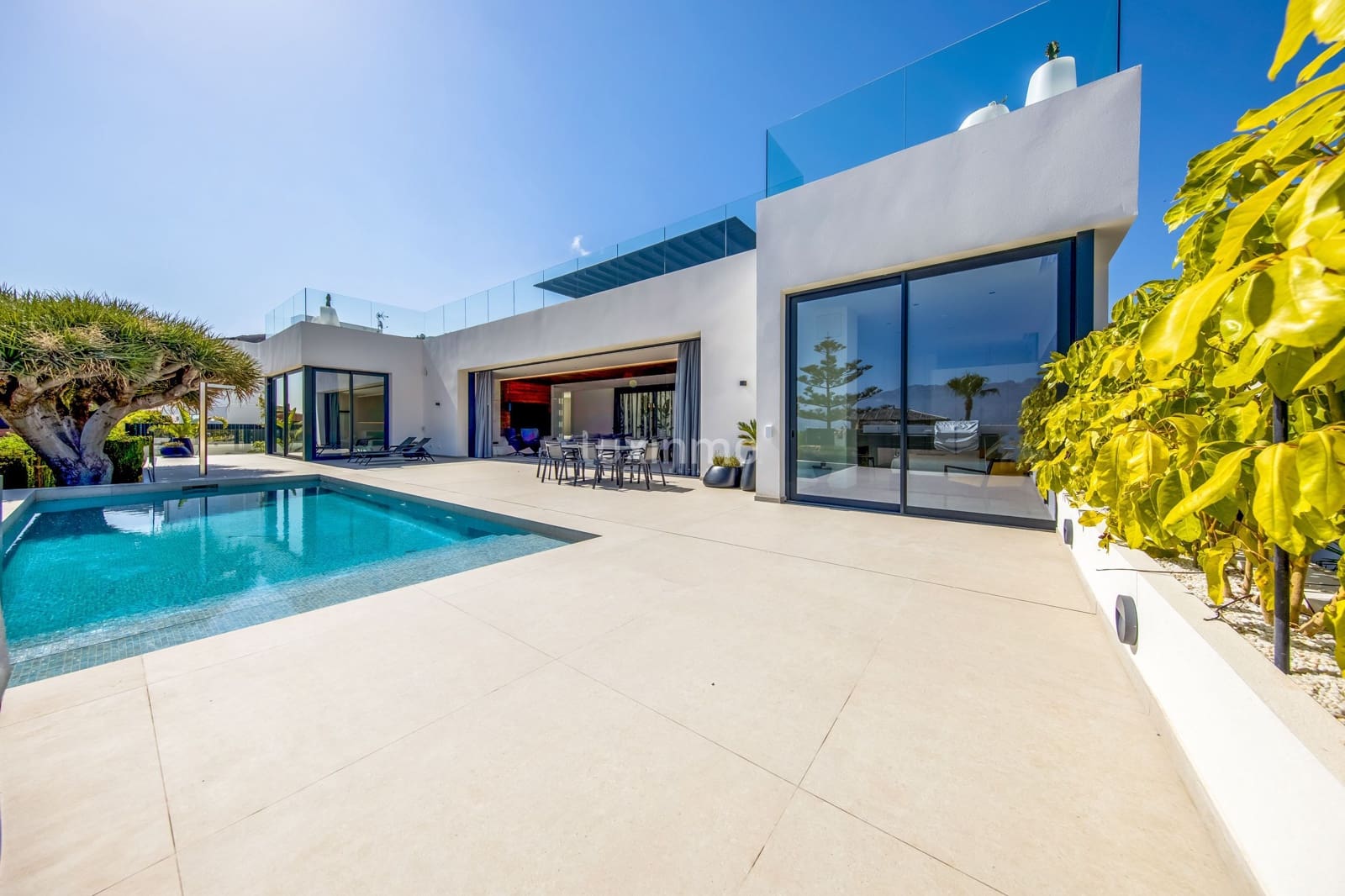 Chalet de 4 habitaciones en Alfaz del Pi / L'Alfàs del Pi en venta con piscina garaje - 3.950.000 € (Ref: 8826935)