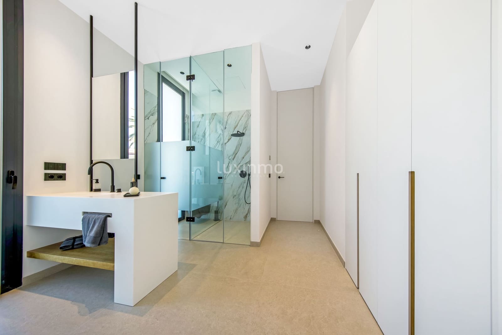 Chalet de 4 habitaciones en Alfaz del Pi / L'Alfàs del Pi en venta con piscina garaje - 3.950.000 € (Ref: 8826935)