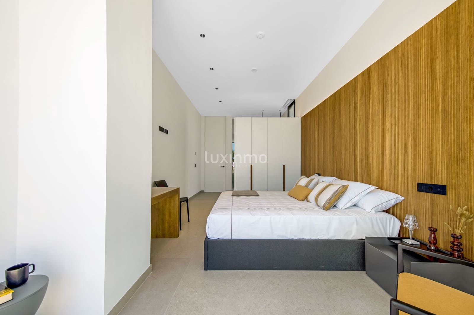 Chalet de 4 habitaciones en Alfaz del Pi / L'Alfàs del Pi en venta con piscina garaje - 3.950.000 € (Ref: 8826935)