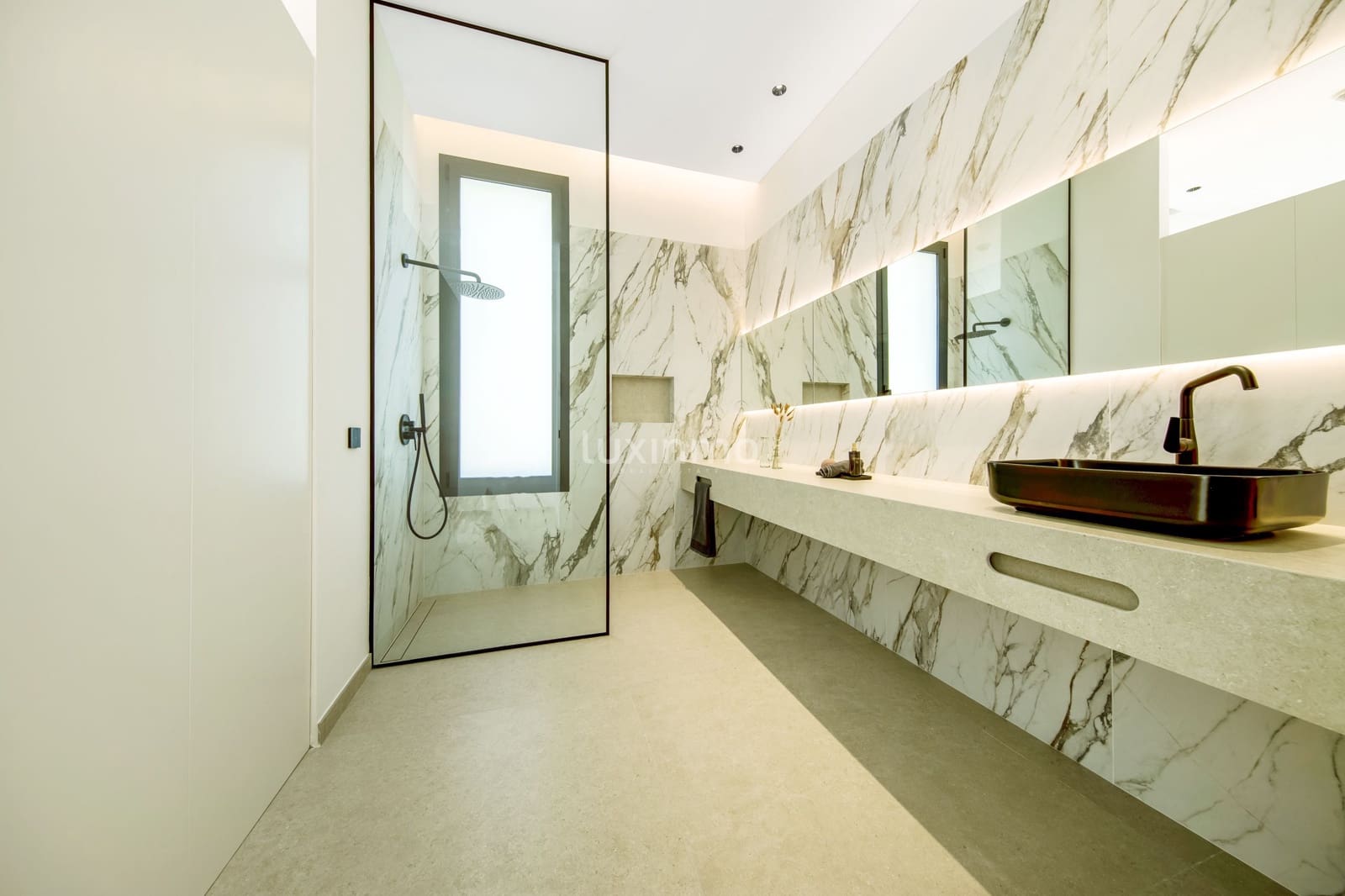 Chalet de 4 habitaciones en Alfaz del Pi / L'Alfàs del Pi en venta con piscina garaje - 3.950.000 € (Ref: 8826935)