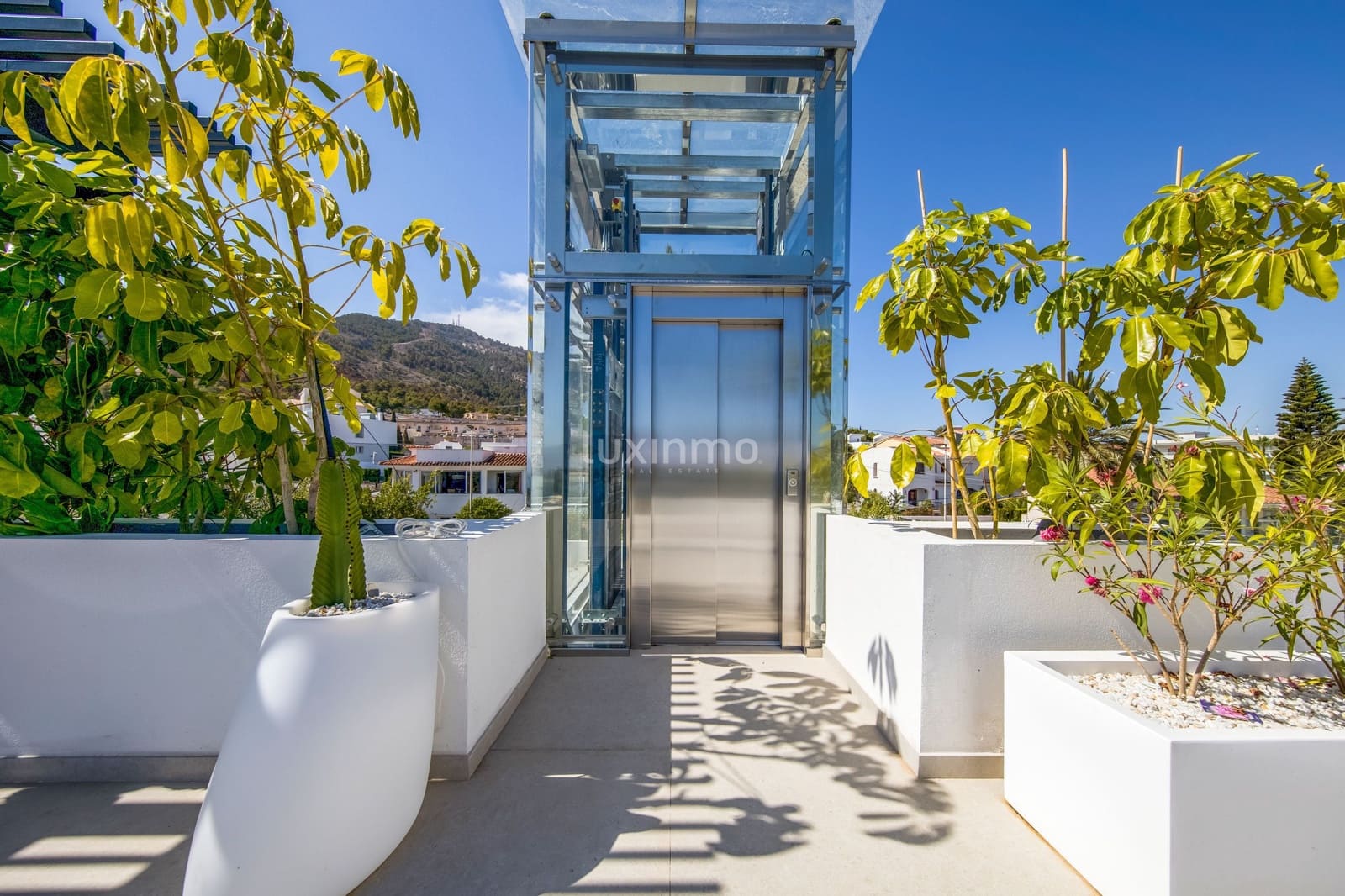 Chalet de 4 habitaciones en Alfaz del Pi / L'Alfàs del Pi en venta con piscina garaje - 3.950.000 € (Ref: 8826935)