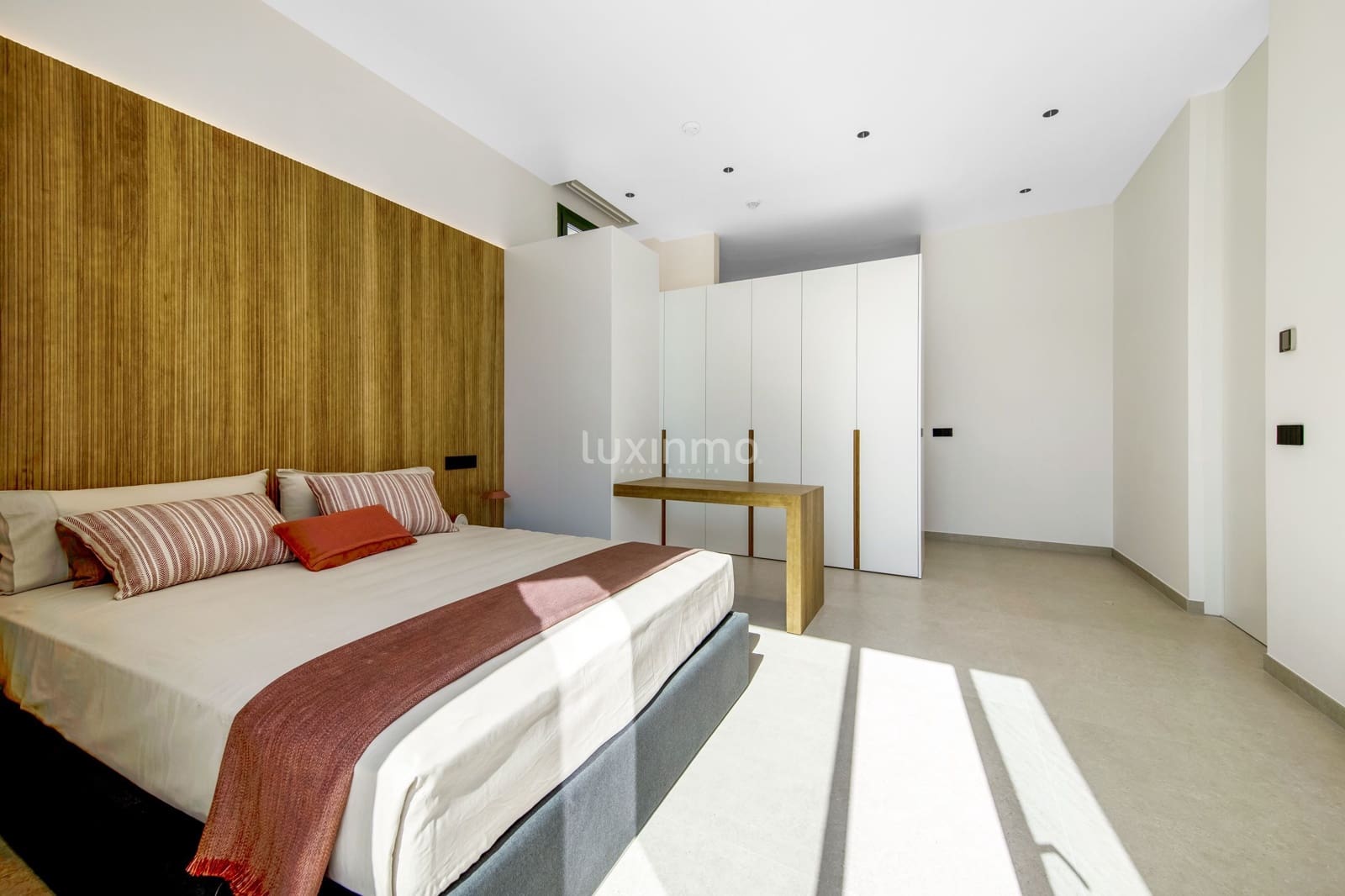 Chalet de 4 habitaciones en Alfaz del Pi / L'Alfàs del Pi en venta con piscina garaje - 3.950.000 € (Ref: 8826935)