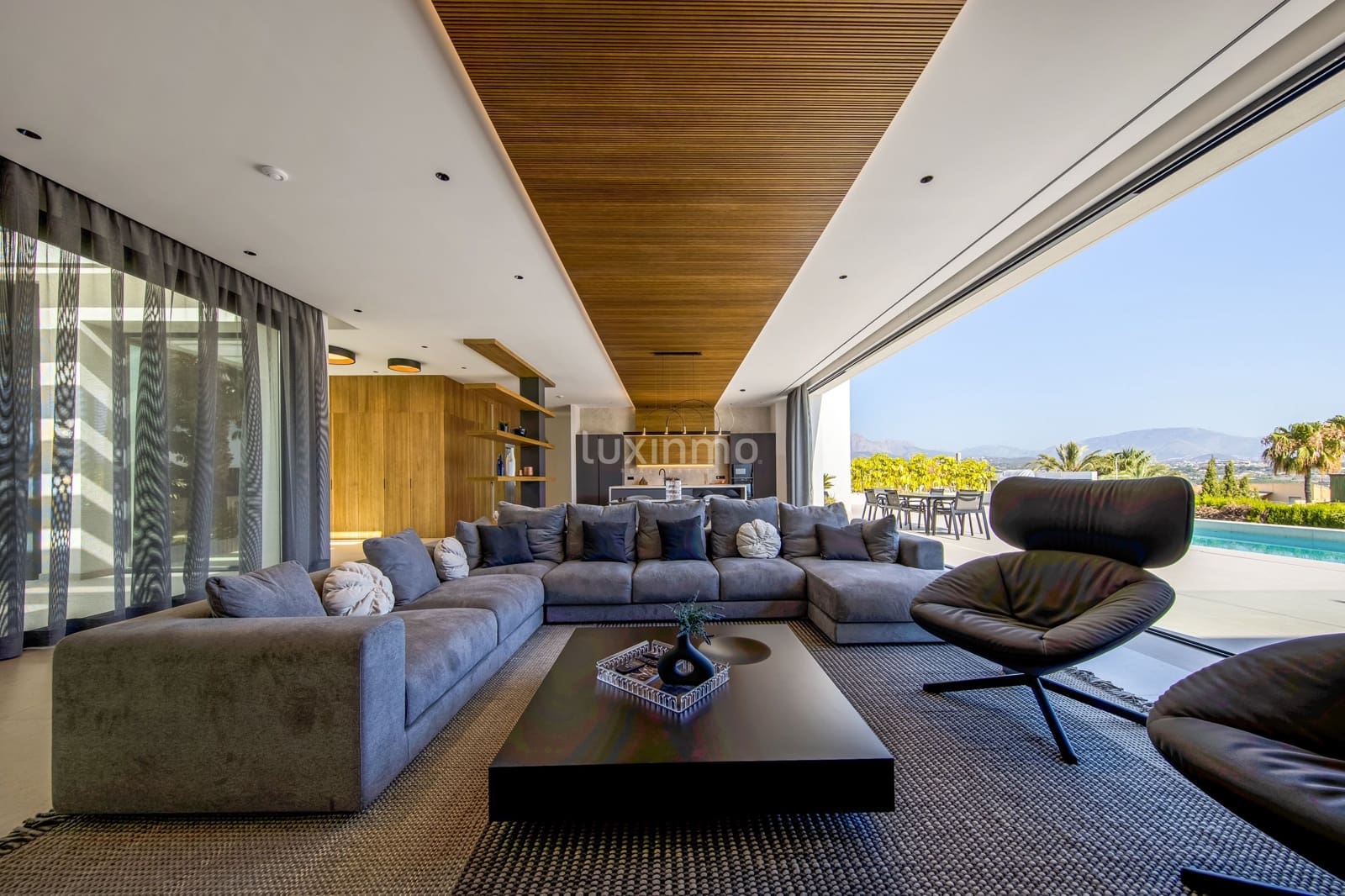 Chalet de 4 habitaciones en Alfaz del Pi / L'Alfàs del Pi en venta con piscina garaje - 3.950.000 € (Ref: 8826935)