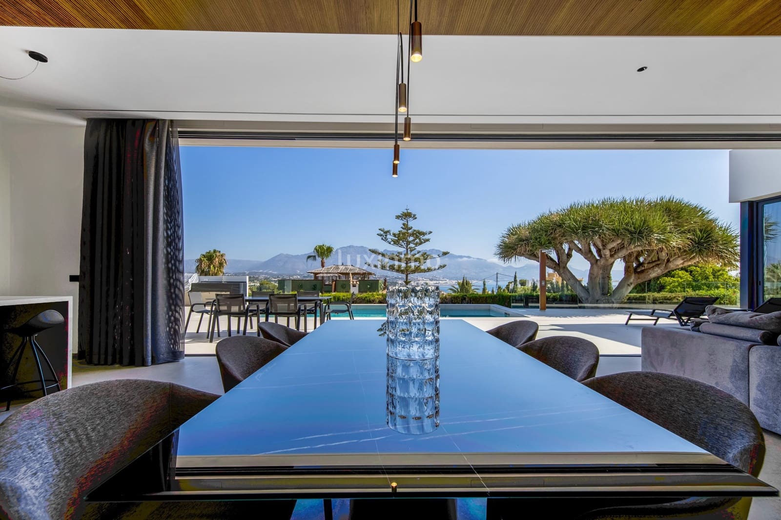 Chalet de 4 habitaciones en Alfaz del Pi / L'Alfàs del Pi en venta con piscina garaje - 3.950.000 € (Ref: 8826935)