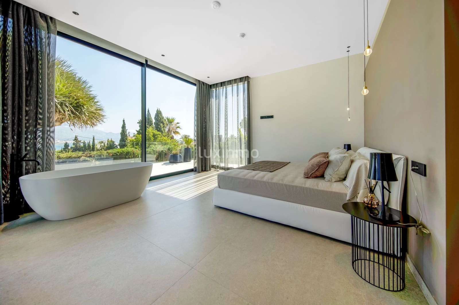 Chalet de 4 habitaciones en Alfaz del Pi / L'Alfàs del Pi en venta con piscina garaje - 3.950.000 € (Ref: 8826935)