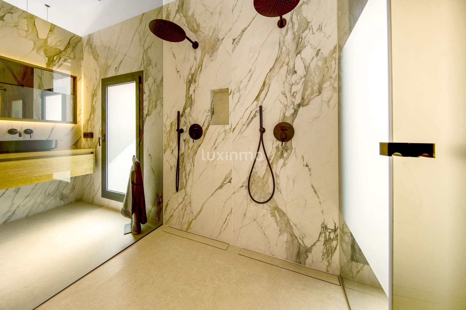 Chalet de 4 habitaciones en Alfaz del Pi / L'Alfàs del Pi en venta con piscina garaje - 3.950.000 € (Ref: 8826935)