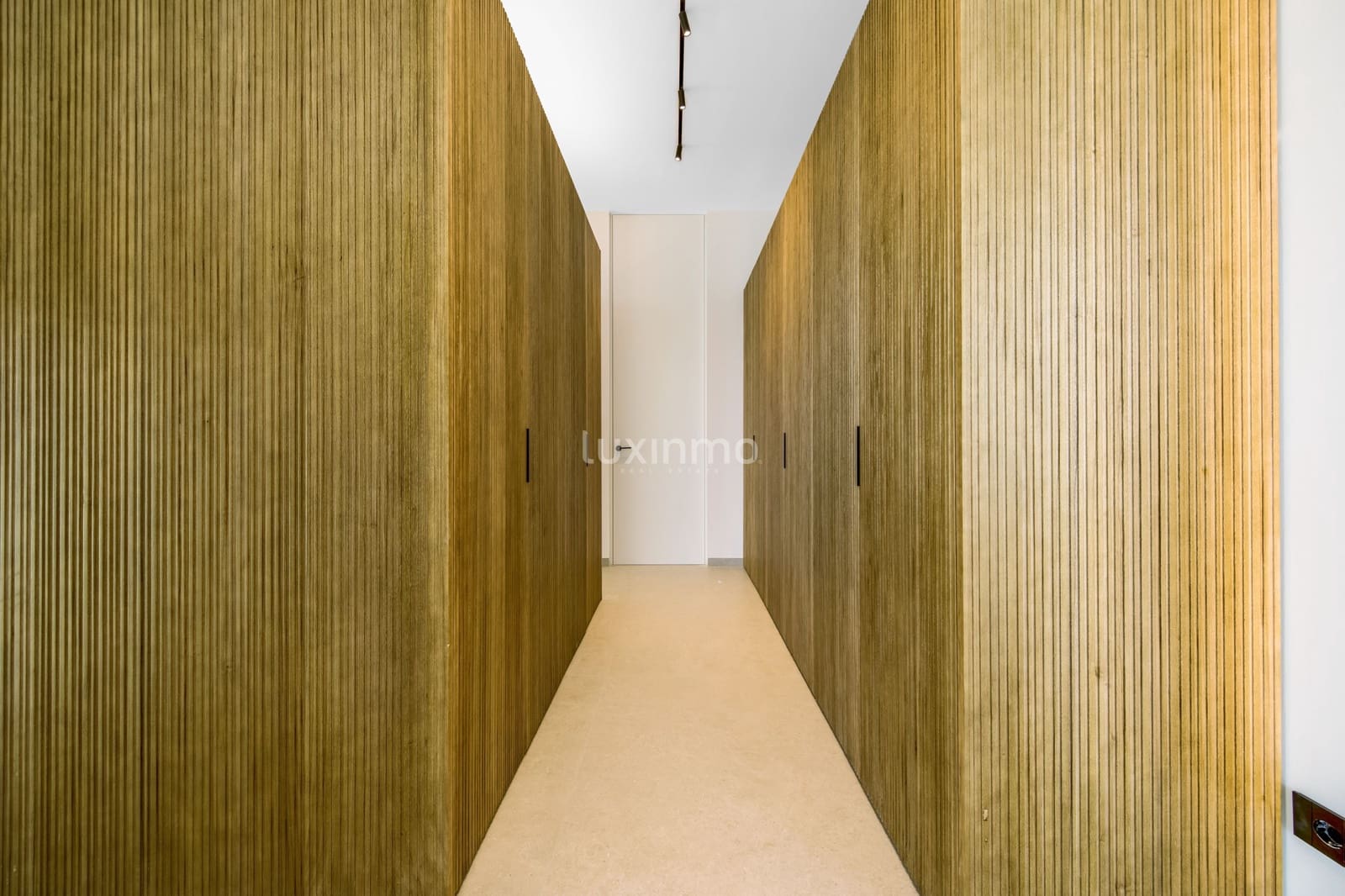 Chalet de 4 habitaciones en Alfaz del Pi / L'Alfàs del Pi en venta con piscina garaje - 3.950.000 € (Ref: 8826935)