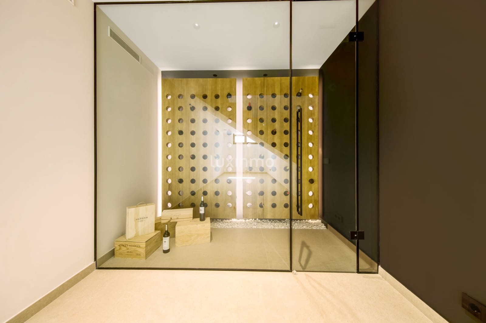 Chalet de 4 habitaciones en Alfaz del Pi / L'Alfàs del Pi en venta con piscina garaje - 3.950.000 € (Ref: 8826935)