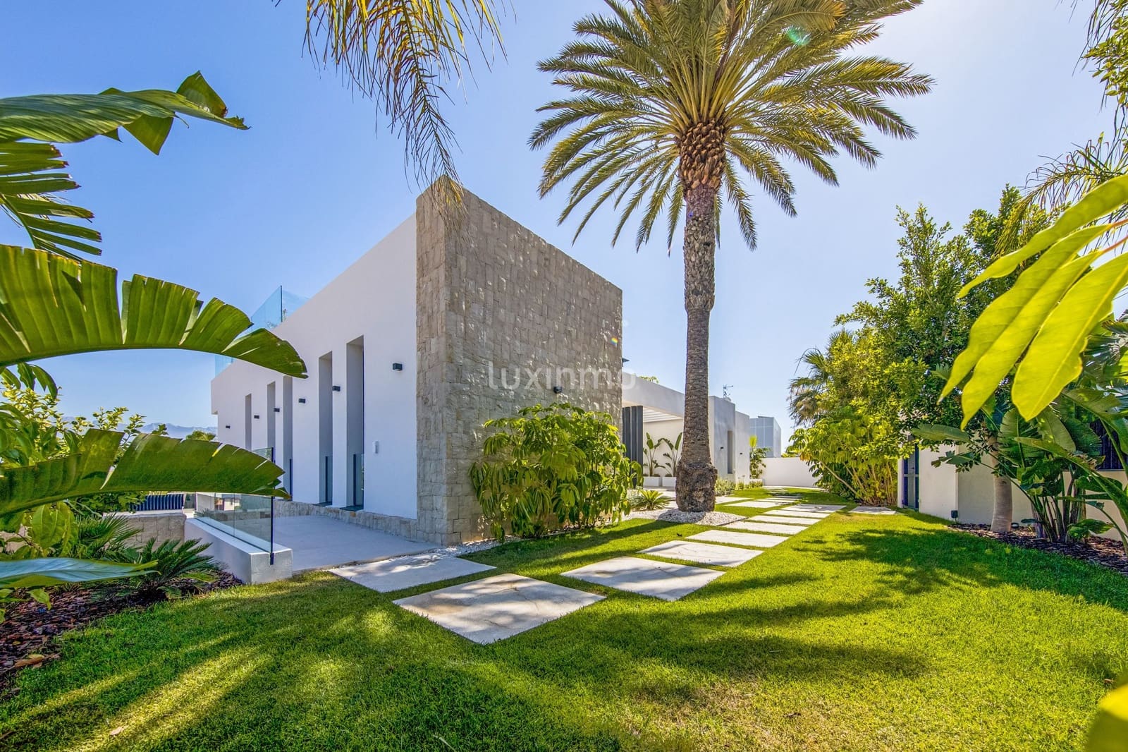 Chalet de 4 habitaciones en Alfaz del Pi / L'Alfàs del Pi en venta con piscina garaje - 3.950.000 € (Ref: 8826935)