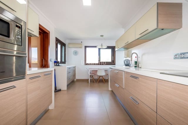 5 Zimmer Villa zu verkaufen in Benidorm mit Pool Garage - 1.700.000 € (Ref: 8828398)