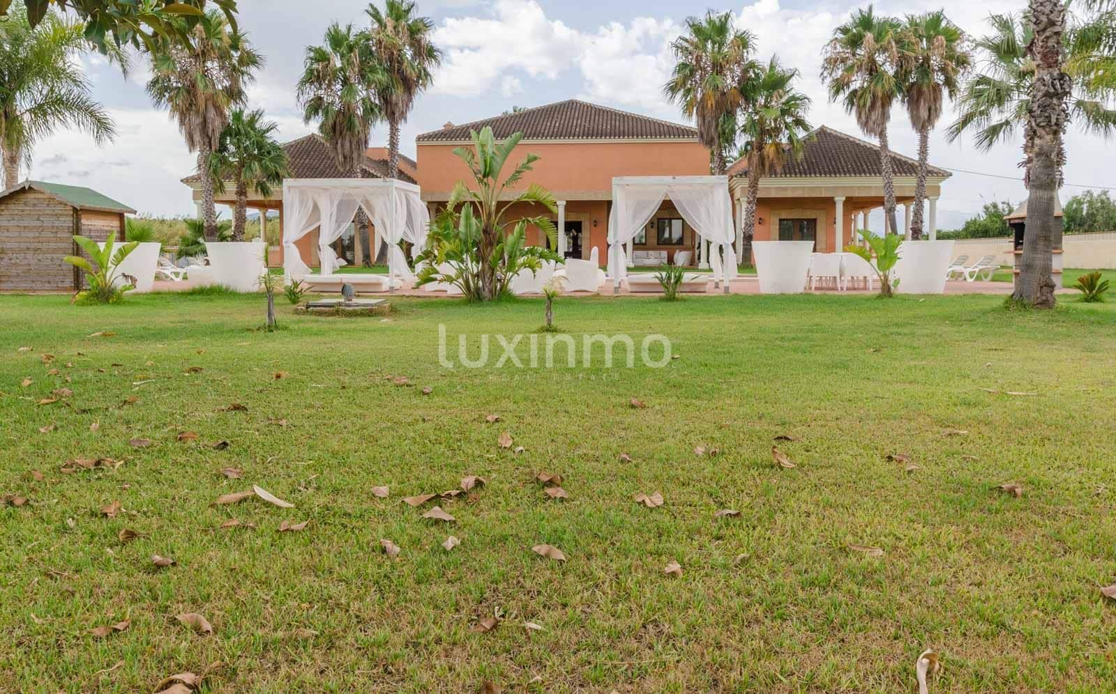 5 bedroom Villa for sale in Denia with pool garage - € 1,890,000 (Ref: 8829152)