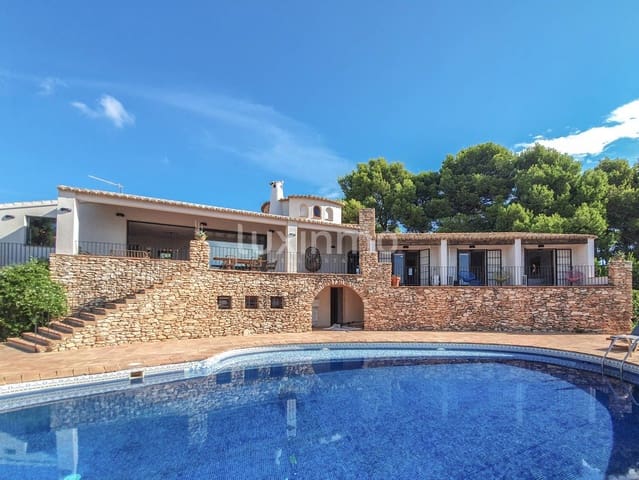 5 soverom Villa til salgs i Calpe / Calp med svømmebasseng garasje - € 1 750 000 (Ref: 8829153)
