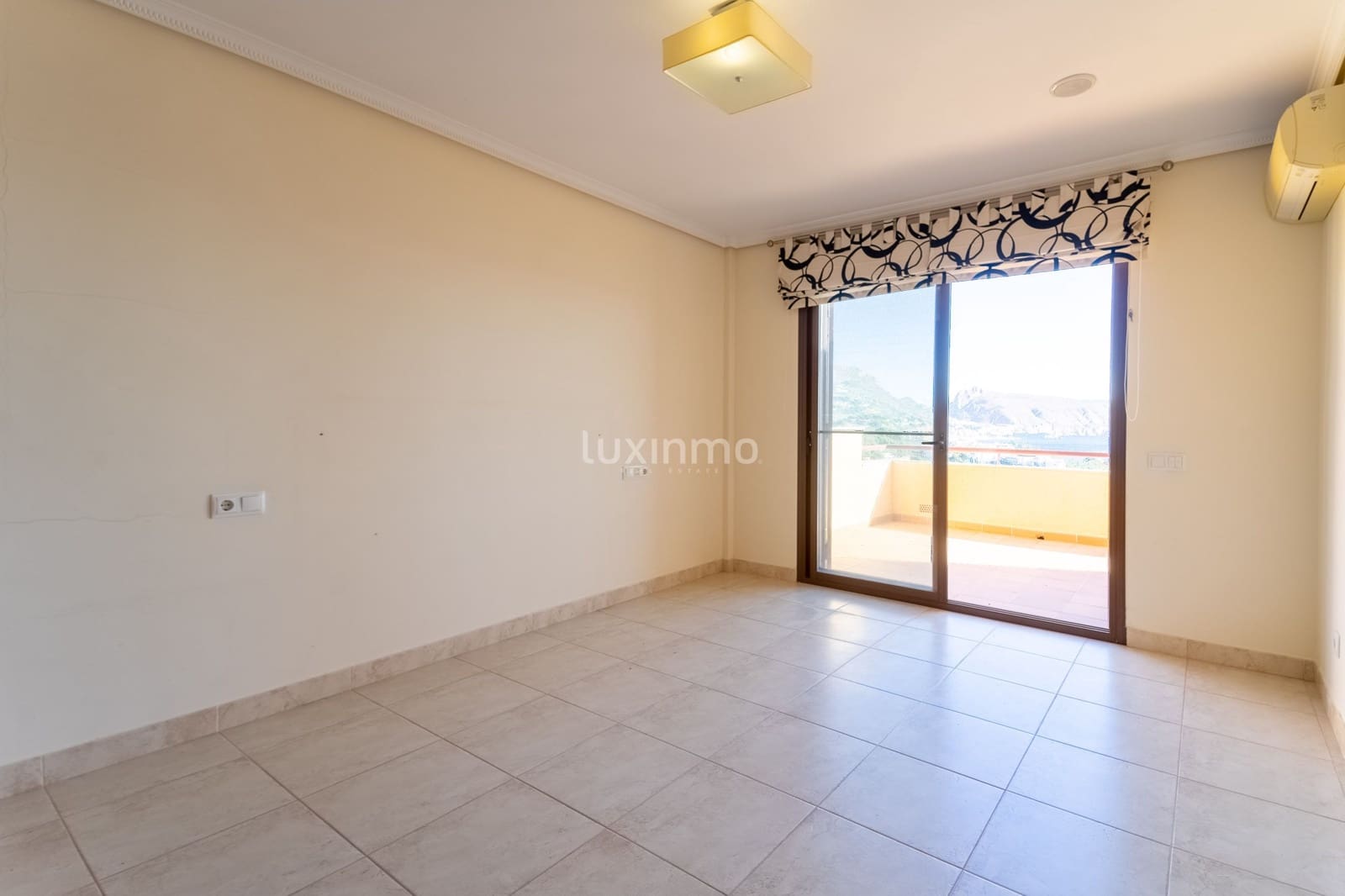 6 sypialnia Willa na sprzedaż w Altea z basenem garażem - 2 100 000 € (Ref: 8829155)