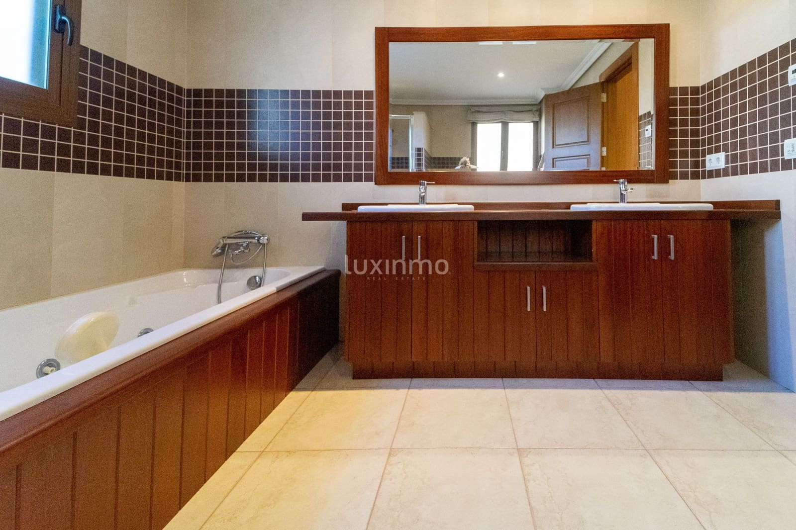 6 sypialnia Willa na sprzedaż w Altea z basenem garażem - 2 100 000 € (Ref: 8829155)