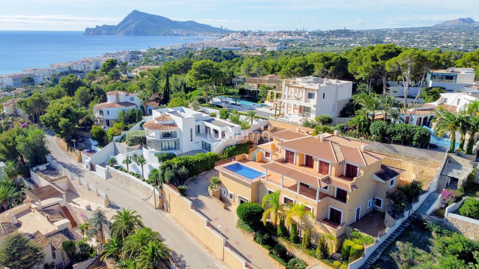 6 sypialnia Willa na sprzedaż w Altea z basenem garażem - 2 100 000 € (Ref: 8829155)