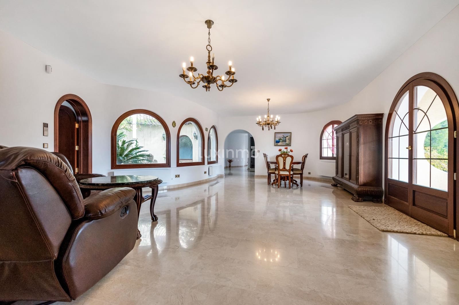 4 bedroom Villa for sale in Altea with pool garage - € 1,350,000 (Ref: 8829159)