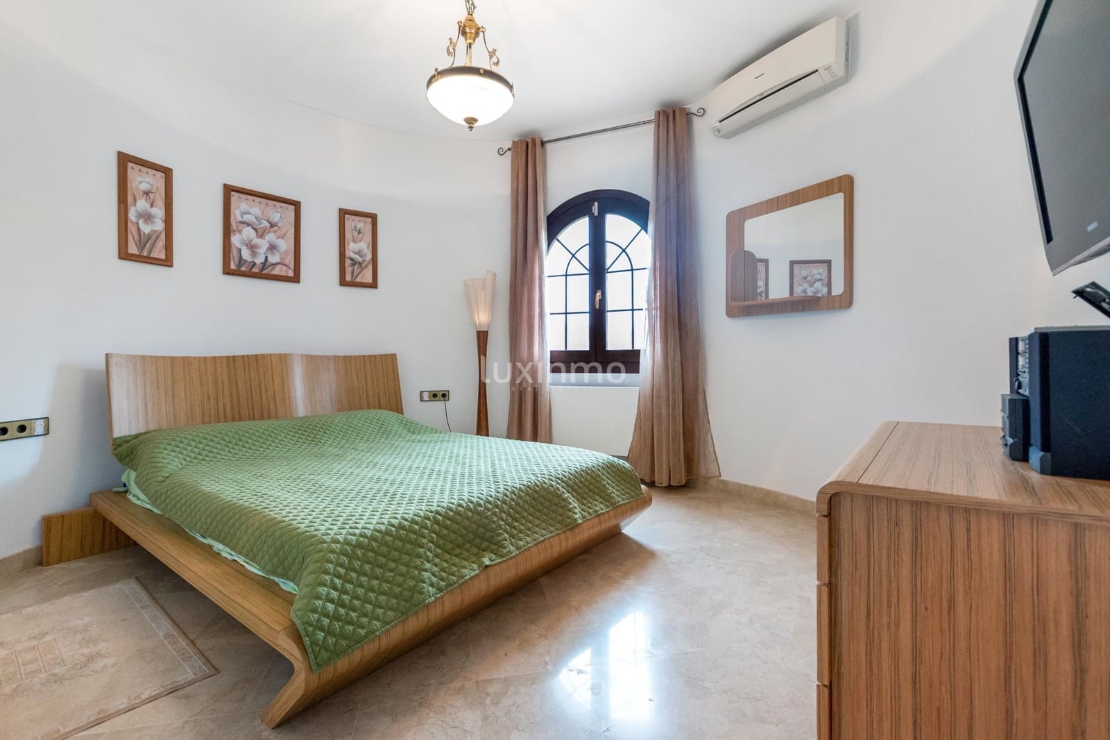 4 bedroom Villa for sale in Altea with pool garage - € 1,350,000 (Ref: 8829159)