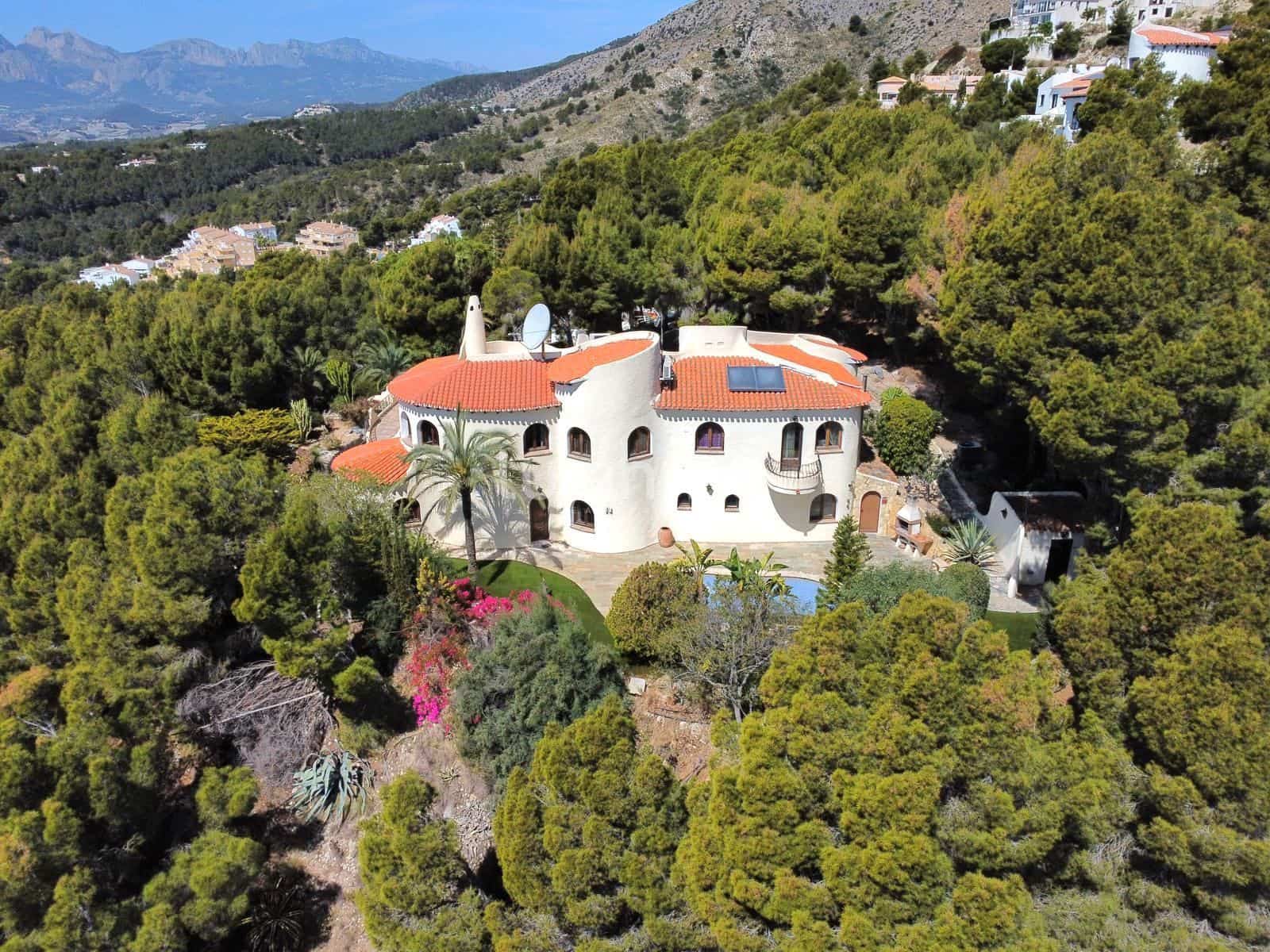 4 bedroom Villa for sale in Altea with pool garage - € 1,350,000 (Ref: 8829159)