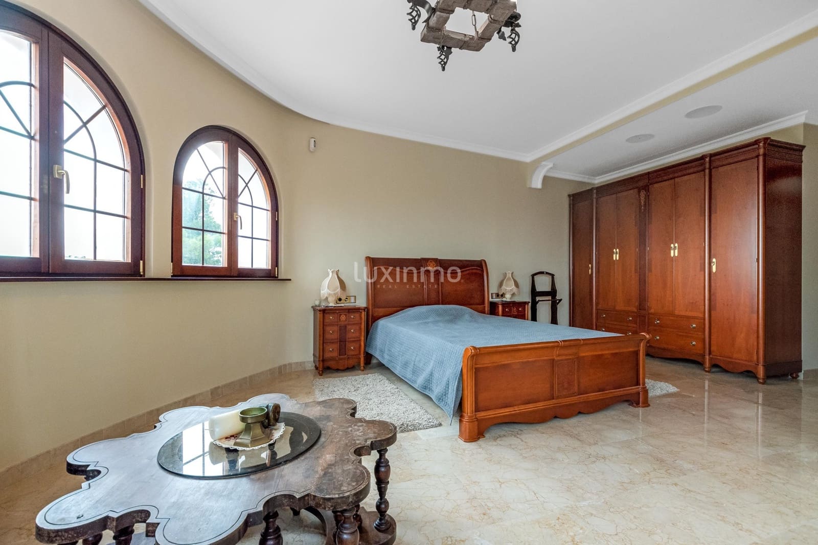 4 bedroom Villa for sale in Altea with pool garage - € 1,350,000 (Ref: 8829159)