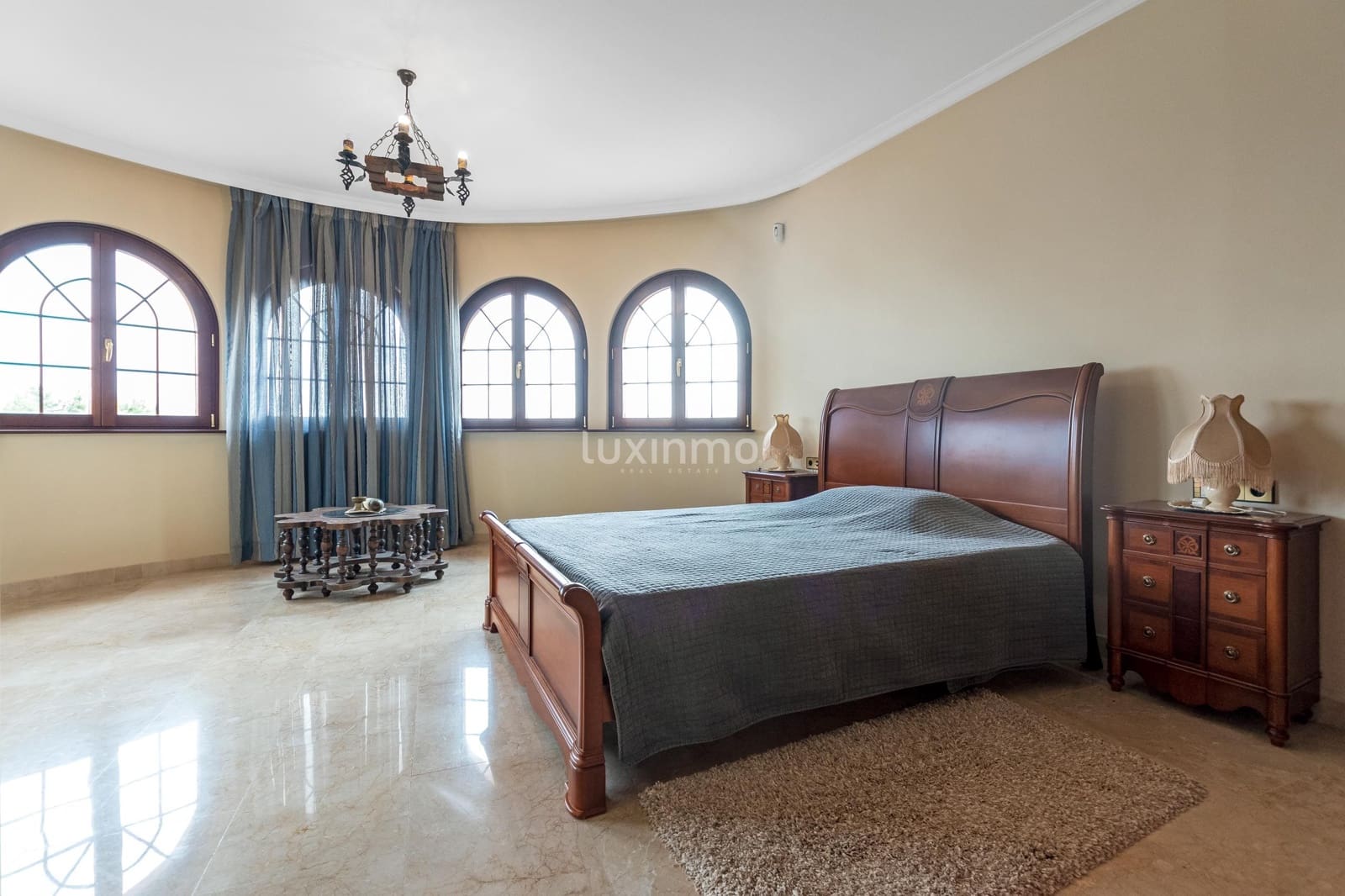 4 bedroom Villa for sale in Altea with pool garage - € 1,350,000 (Ref: 8829159)