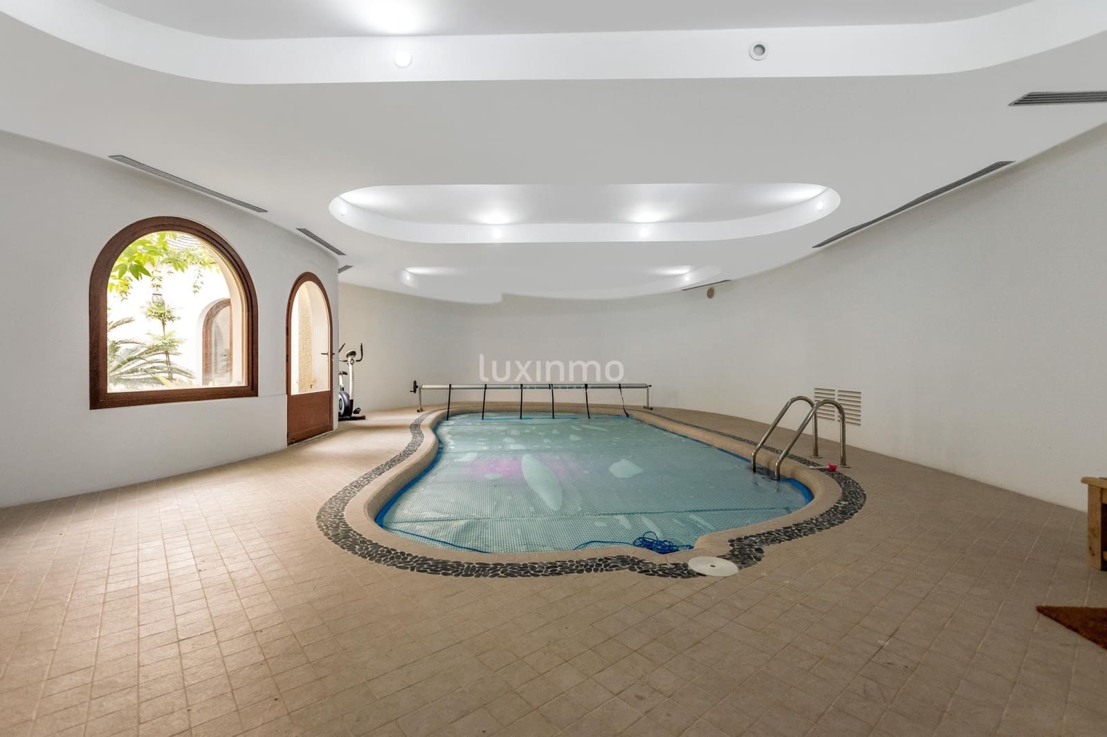 4 bedroom Villa for sale in Altea with pool garage - € 1,350,000 (Ref: 8829159)