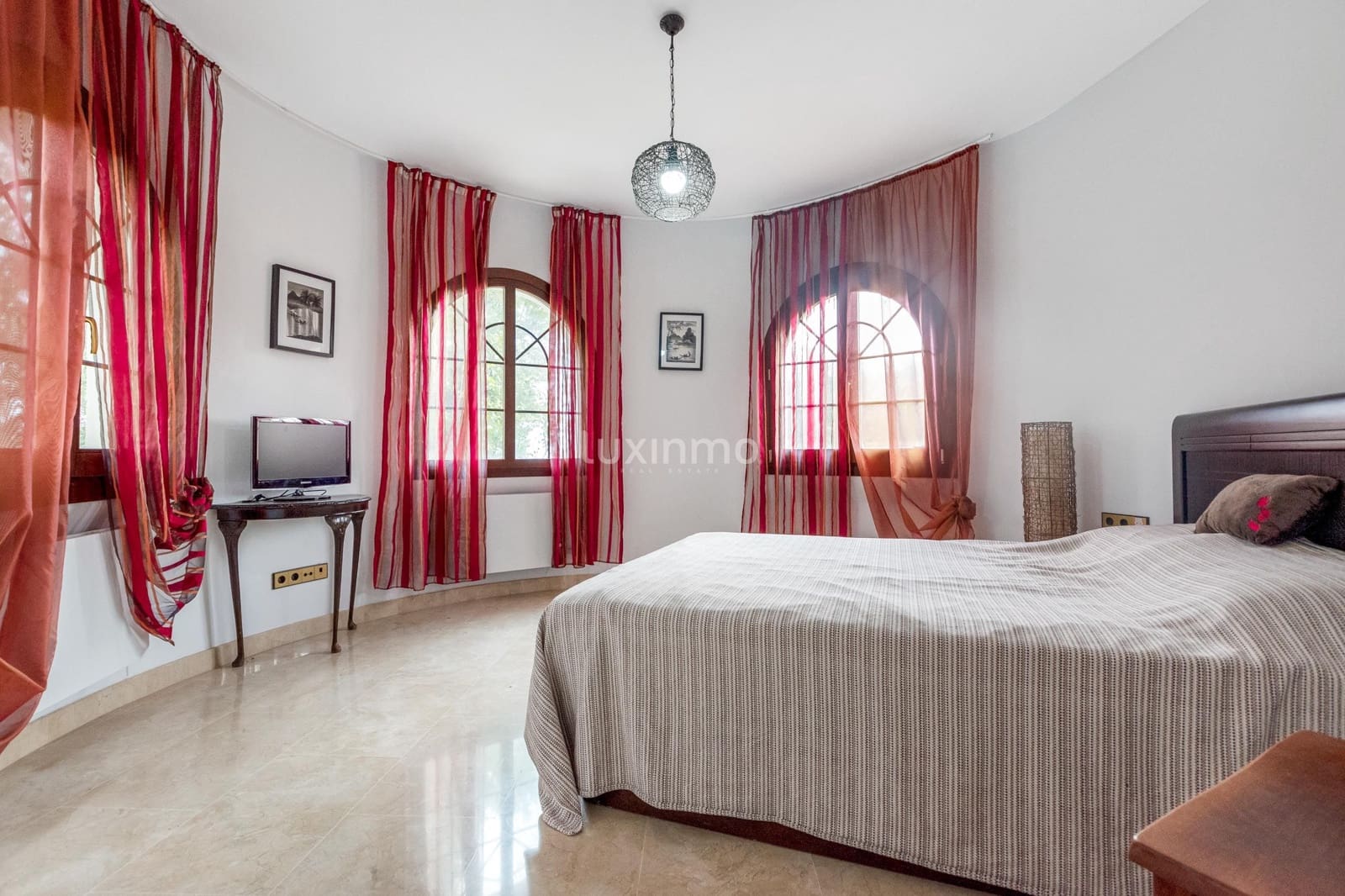 4 bedroom Villa for sale in Altea with pool garage - € 1,350,000 (Ref: 8829159)