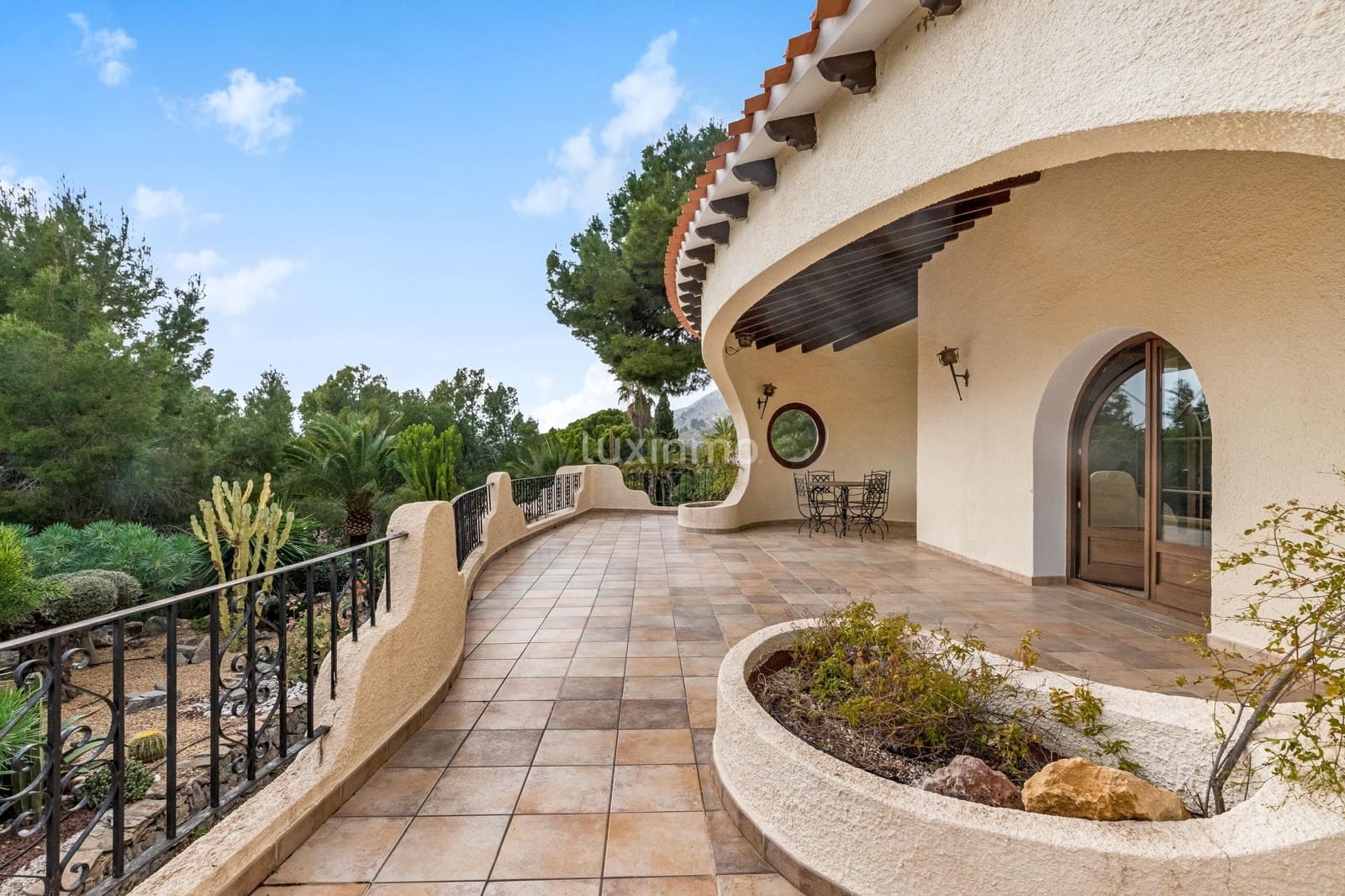 4 bedroom Villa for sale in Altea with pool garage - € 1,350,000 (Ref: 8829159)