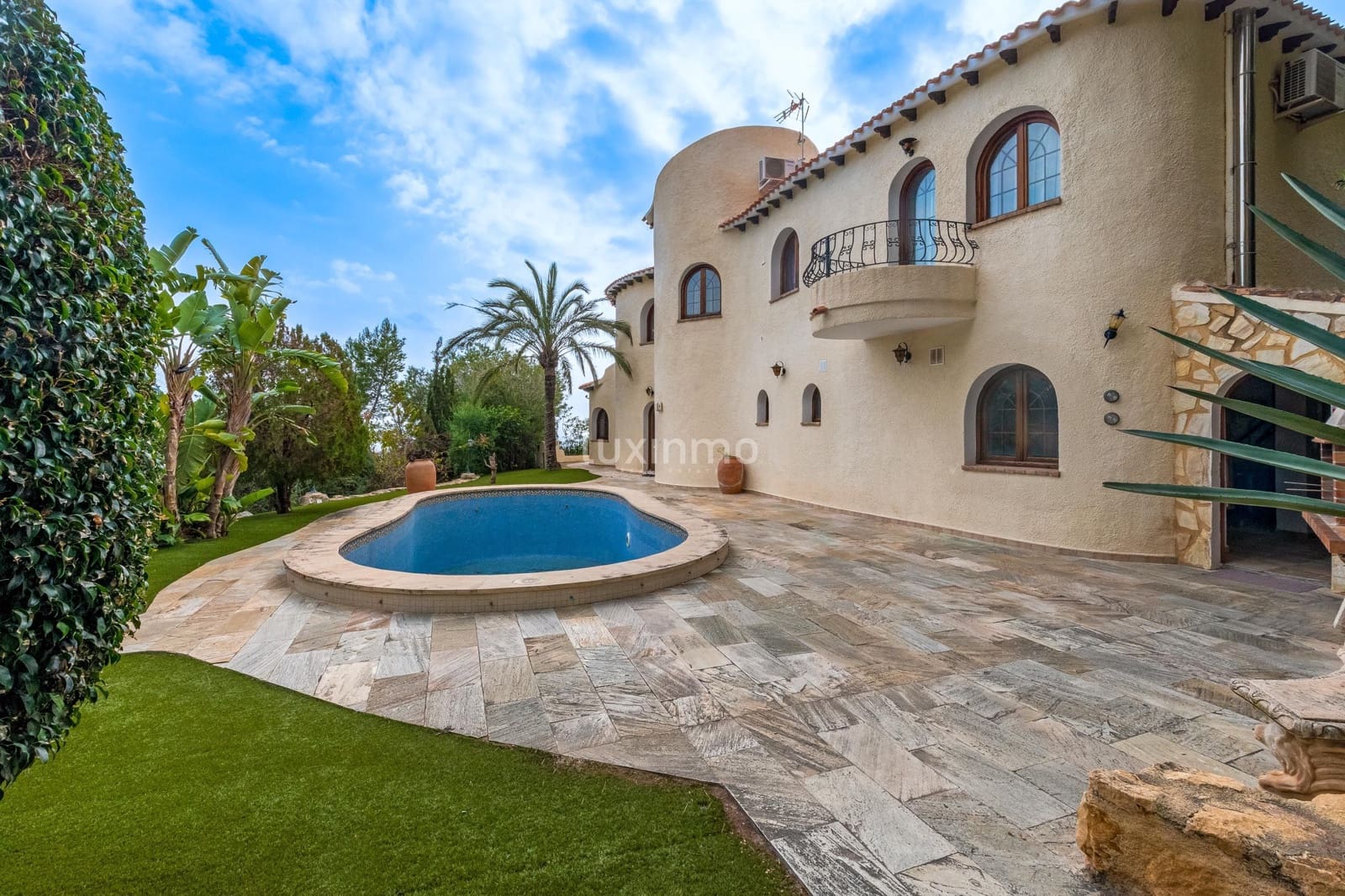 4 bedroom Villa for sale in Altea with pool garage - € 1,350,000 (Ref: 8829159)