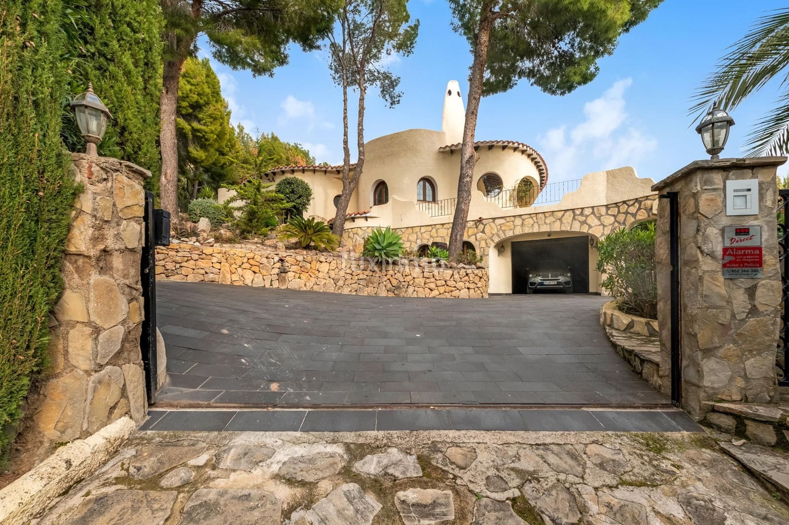 4 bedroom Villa for sale in Altea with pool garage - € 1,350,000 (Ref: 8829159)