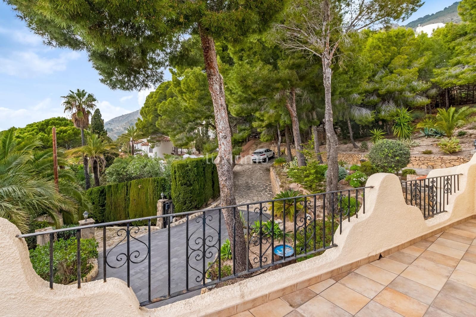 4 bedroom Villa for sale in Altea with pool garage - € 1,350,000 (Ref: 8829159)