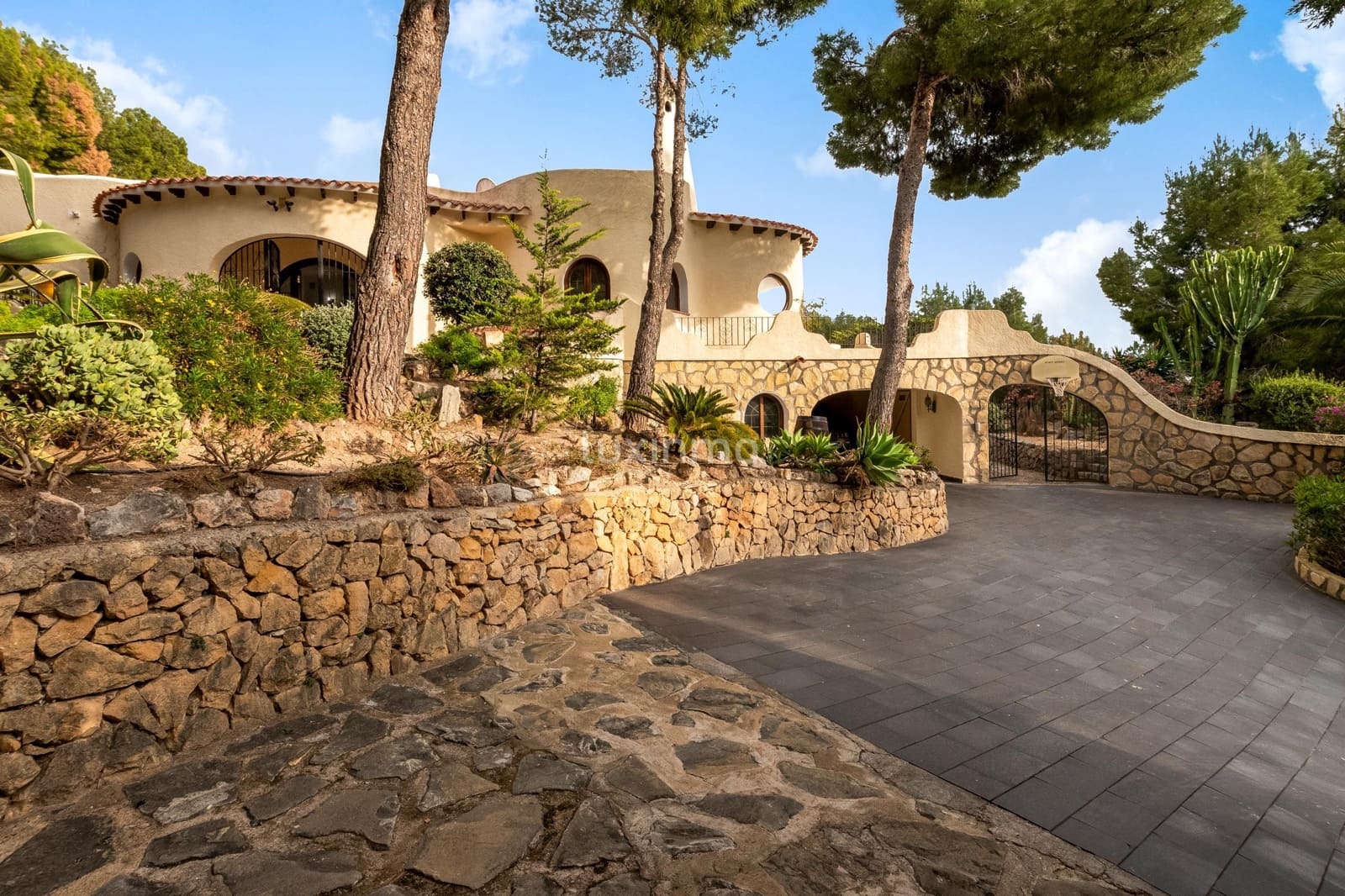 4 bedroom Villa for sale in Altea with pool garage - € 1,350,000 (Ref: 8829159)