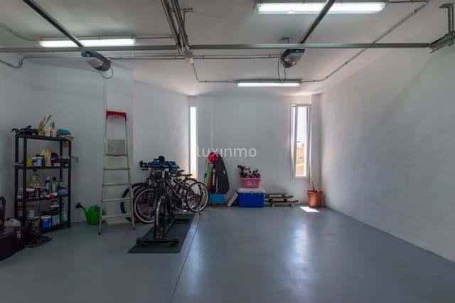 4 bedroom Villa for sale in Altea with pool garage - € 895,000 (Ref: 8834007)