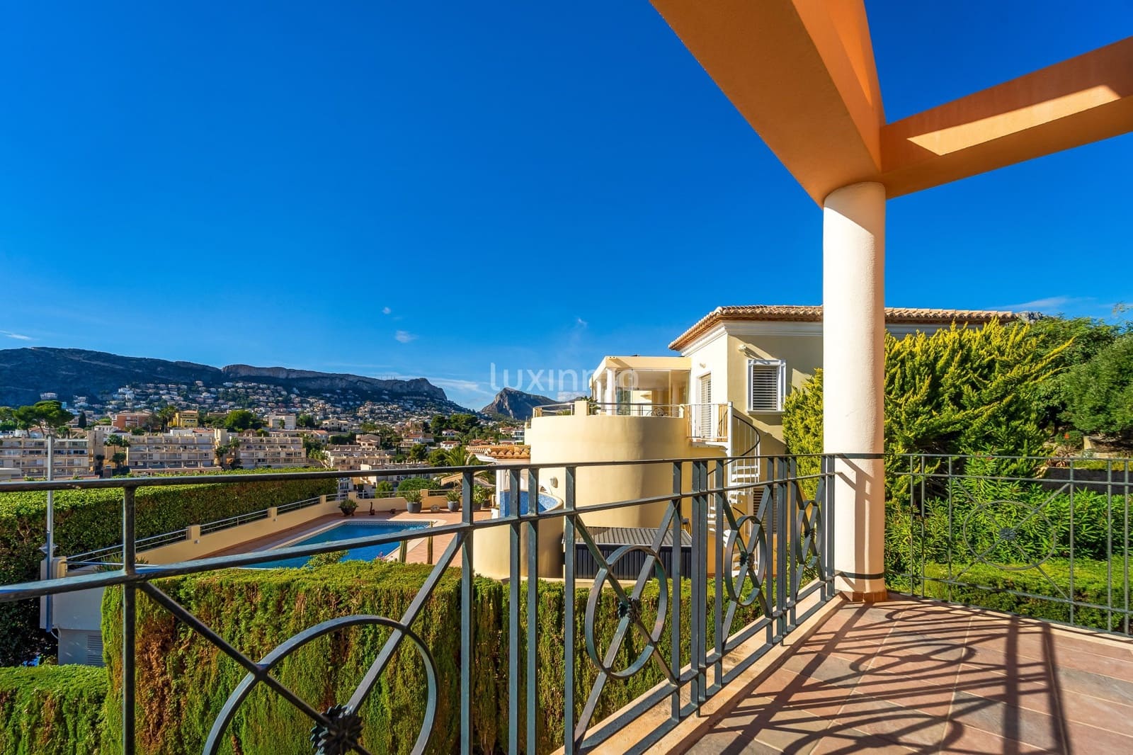 6 sovrum Villa till salu i Calpe / Calp med pool garage - 1 475 000 € (Ref: 8834015)