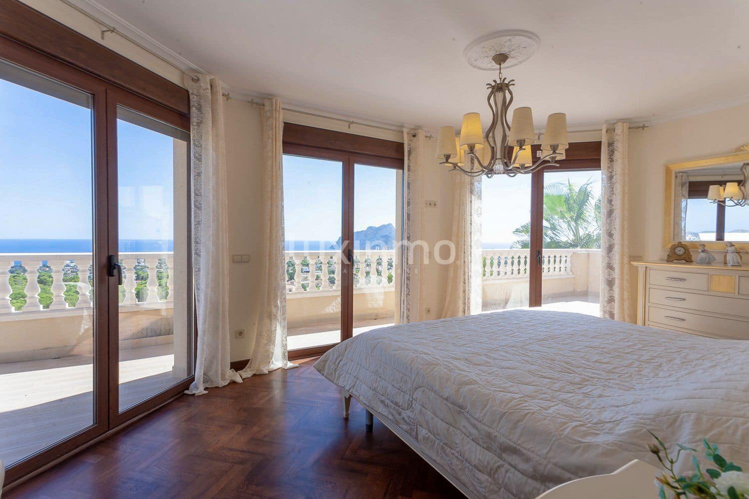 5 soverom Villa til salgs i Calpe / Calp med svømmebasseng garasje - € 2 980 000 (Ref: 8834043)