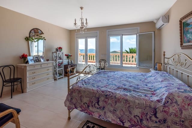 7 sovrum Villa till salu i Benidorm med pool garage - 1 635 000 € (Ref: 8834047)