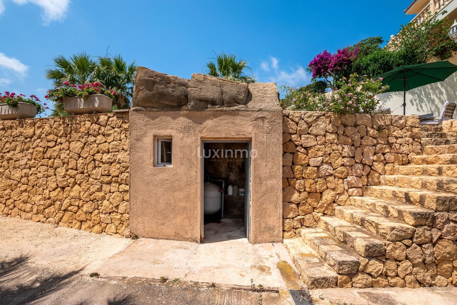 7 sovrum Villa till salu i Benidorm med pool garage - 1 635 000 € (Ref: 8834047)