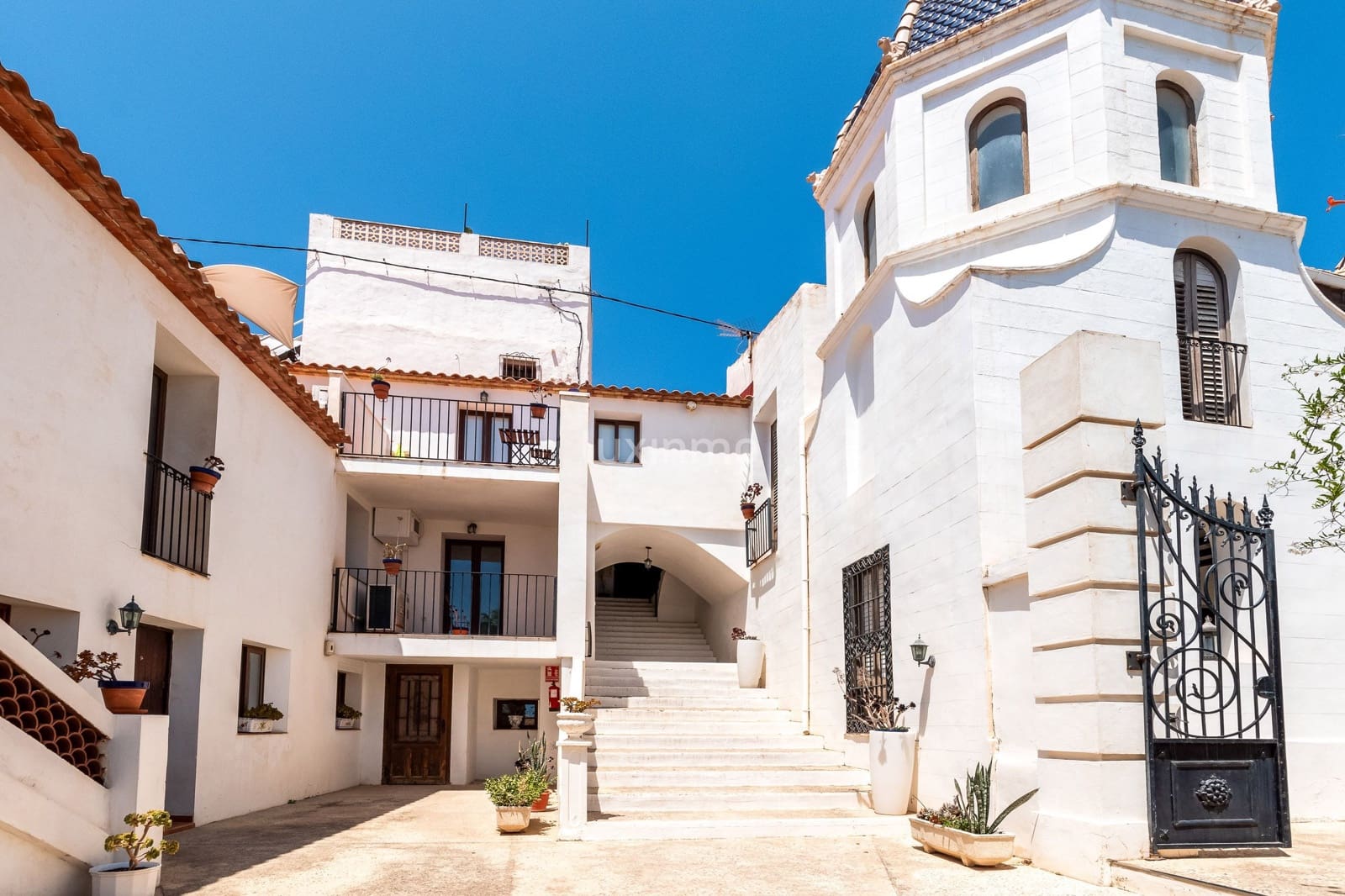 7 bedroom Villa for sale in Altea with pool - € 1,950,000 (Ref: 8834049)