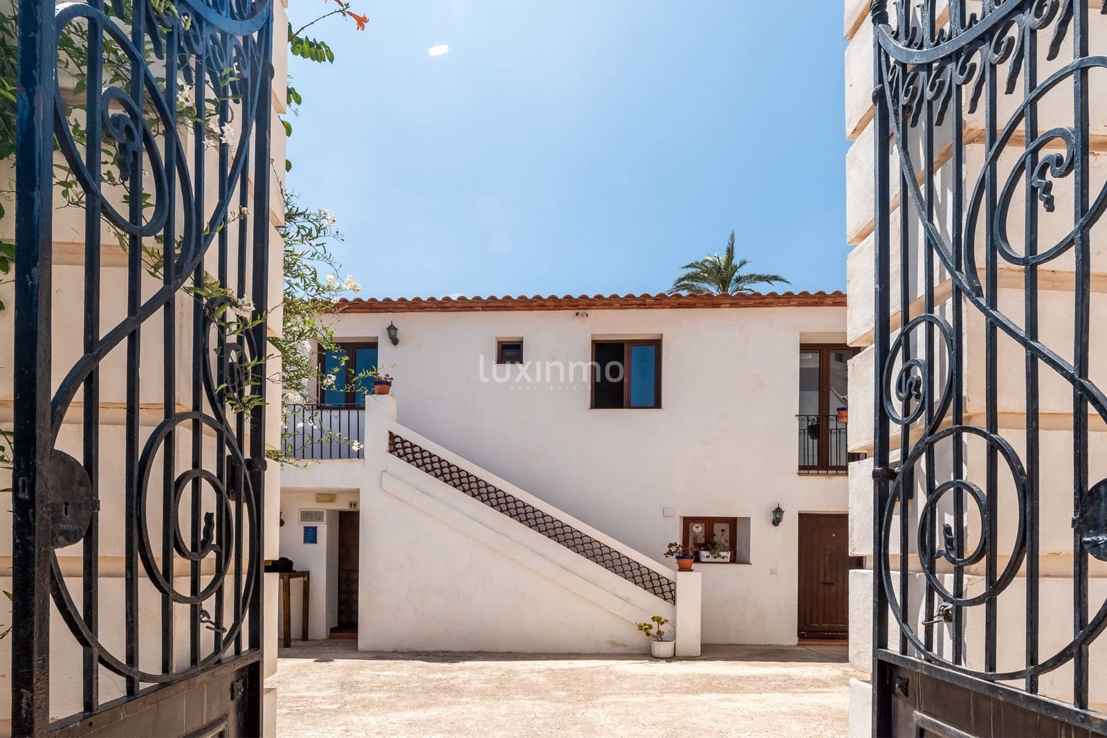 7 bedroom Villa for sale in Altea with pool - € 1,950,000 (Ref: 8834049)