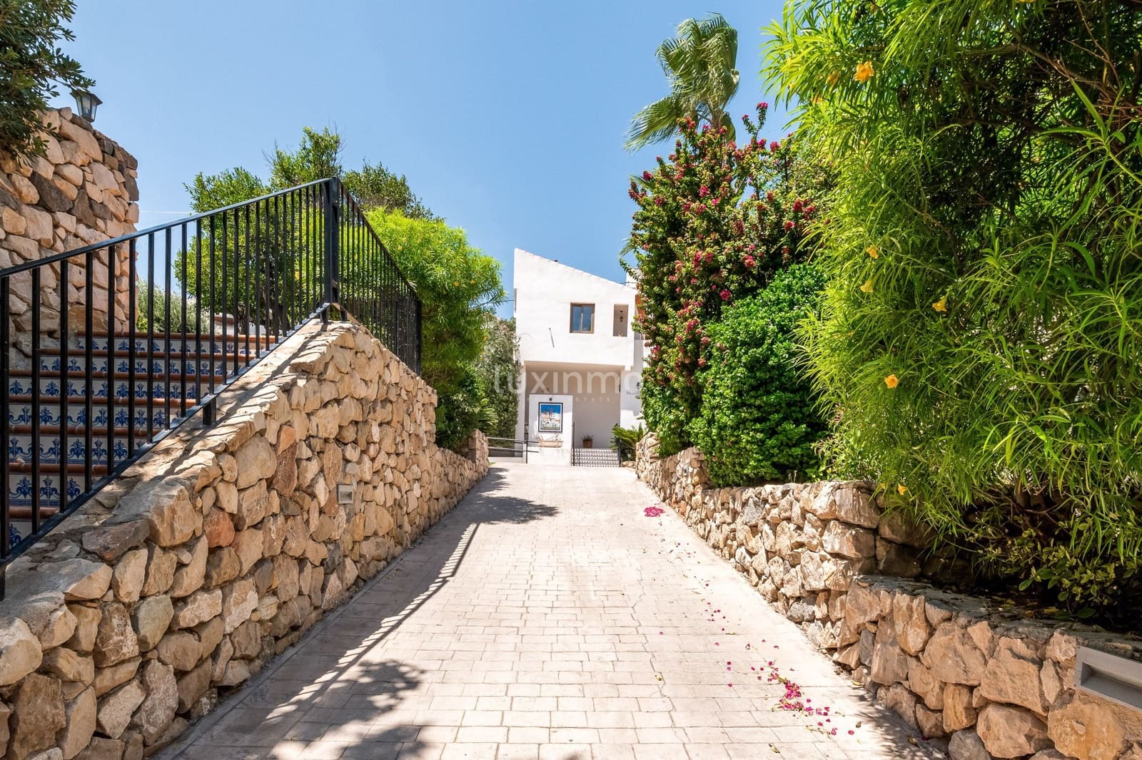 7 bedroom Villa for sale in Altea with pool - € 1,950,000 (Ref: 8834049)