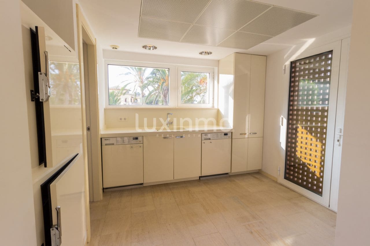 3 soveværelse Villa til salg i Denia med swimmingpool garage - € 3.850.000 (Ref: 8834054)