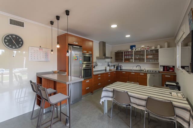 4 bedroom Villa for rent in Calpe / Calp with pool garage - € 3,800 (Ref: 8834056)