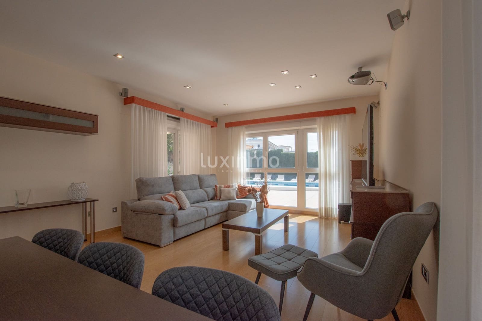 4 bedroom Villa for rent in Calpe / Calp with pool garage - € 4,300 (Ref: 8834056)