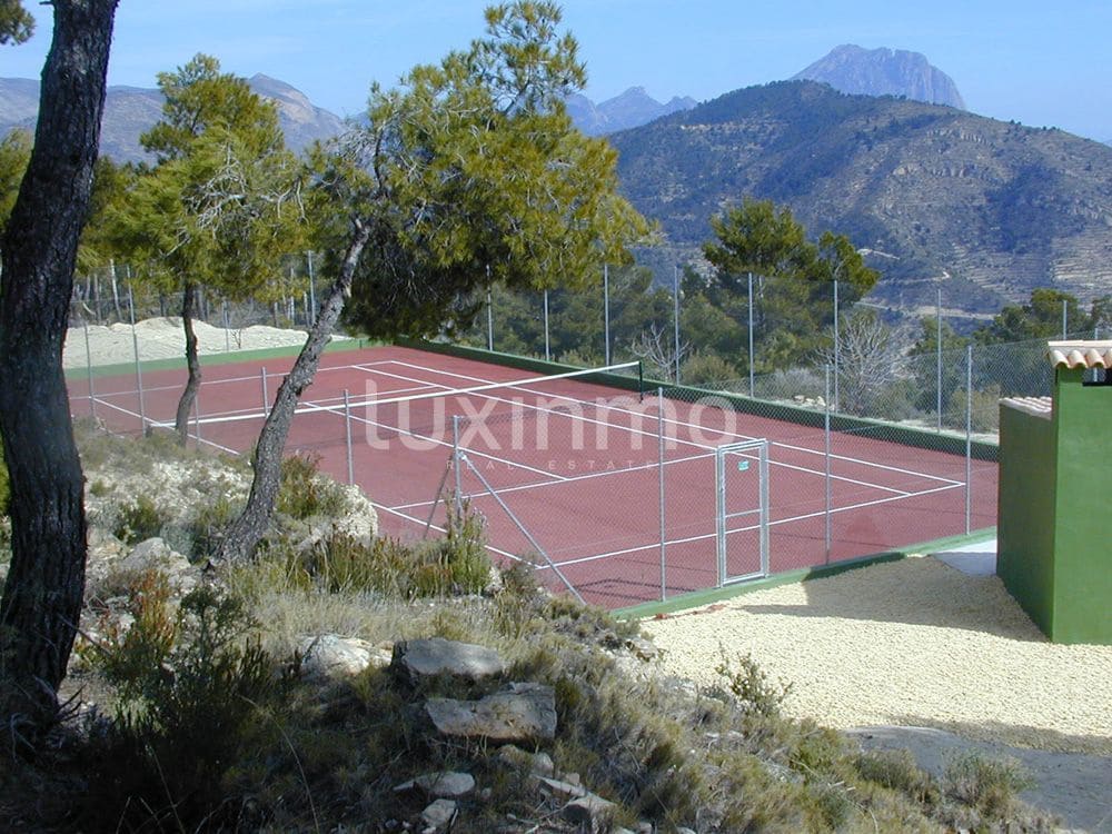 4 soveværelse Villa til salg i Relleu med swimmingpool garage - € 2.150.000 (Ref: 8836125)