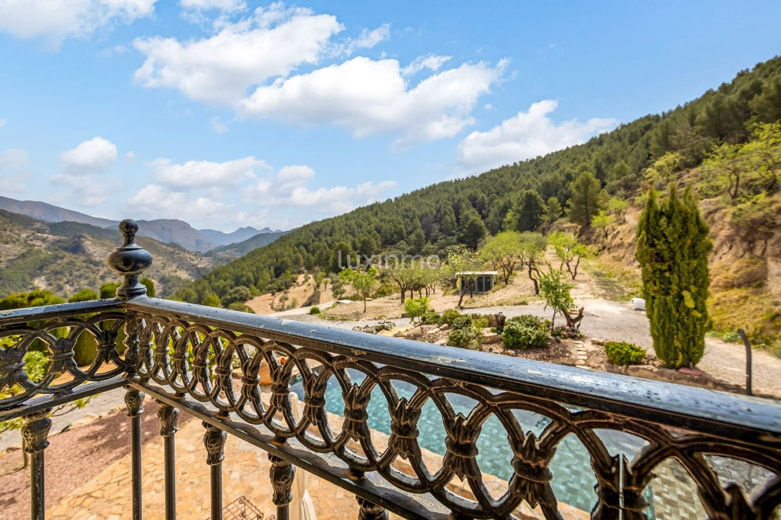 4 soveværelse Villa til salg i Relleu med swimmingpool garage - € 2.150.000 (Ref: 8836125)