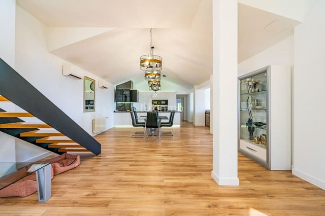 4 bedroom Villa for sale in Calpe / Calp with pool garage - € 999,900 (Ref: 8836136)