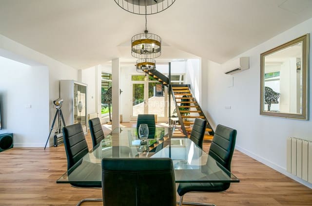 4 bedroom Villa for sale in Calpe / Calp with pool garage - € 999,900 (Ref: 8836136)