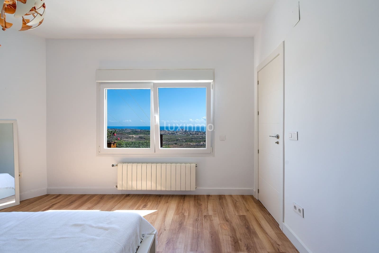 4 sypialnia Willa na sprzedaż w Calpe / Calp z basenem garażem - 999 900 € (Ref: 8836136)